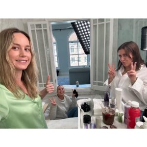 Brie Larson Instagram - Dropping the skin care routine with @voguemagazine 🧖‍♀️ (🔗 in bio)

Director: @gabriellereich
Director of Photography: @mmmkrueger
Editor: @msuyeda
Filmed at: @hotelcasadelmar