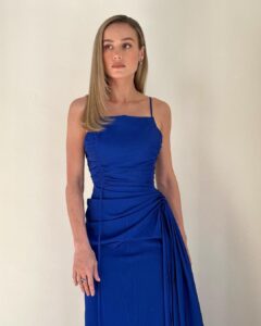 Brie Larson Instagram - It’s giving royal 💙 What a great night surrounded by these scientific and cultural change-makers. Watch the @Breakthrough Prize Ceremony on their YouTube on April 23 at 12PM pt.