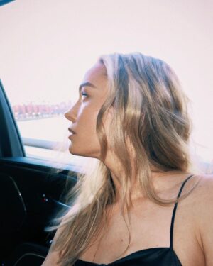 Brie Larson Instagram - The sun setting after 7pm in NYC is life altering