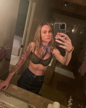 Brie Larson Instagram - What it’s like you’ve never seen temporary tattoos before!