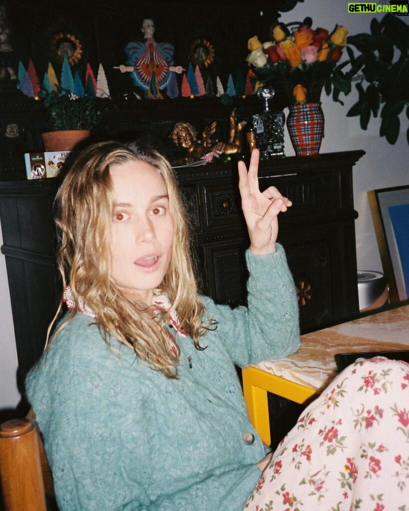 Brie Larson Instagram - Stay forever, summer.