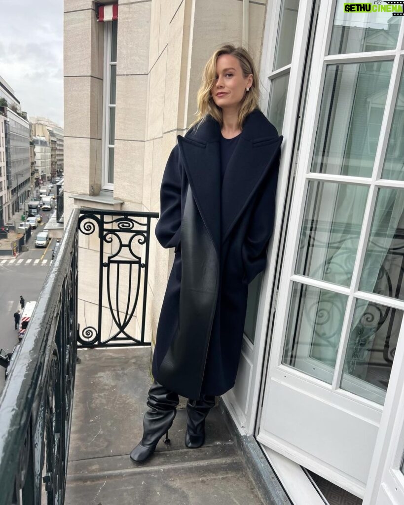Brie Larson Instagram - Paris Fashion Week with my friends at @loewe 🔒🖤