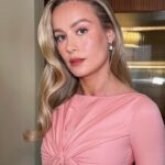 Brie Larson Instagram - SAG last night 💭 I’ll forever adore this custom @versace 💘