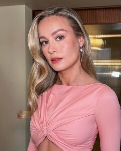 Brie Larson Instagram - SAG last night 💭 I’ll forever adore this custom @versace 💘