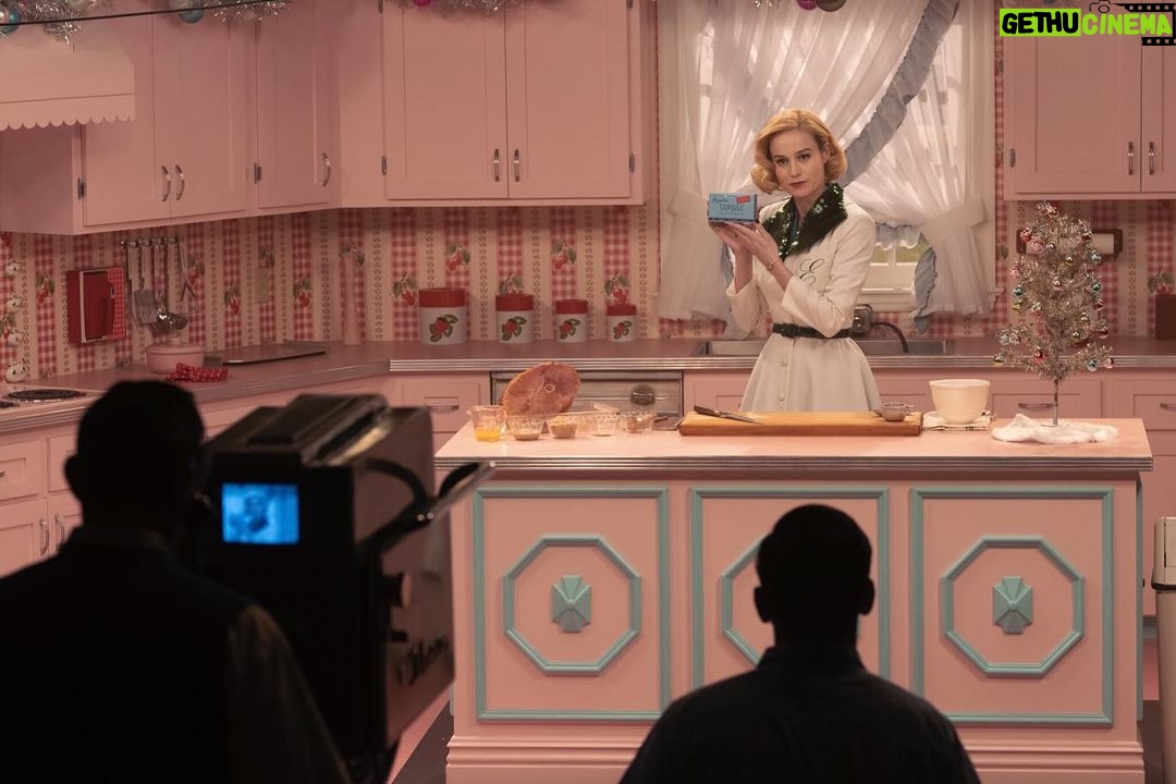 Brie Larson Instagram - She’s early! The finale of Lessons in Chemistry is now streaming on @appletv, just in time for your holiday weekend 🤍 This show, this story, this character… have all meant so much to me. Thank you, @bonnie_garmus_author and thank you, Elizabeth Zott