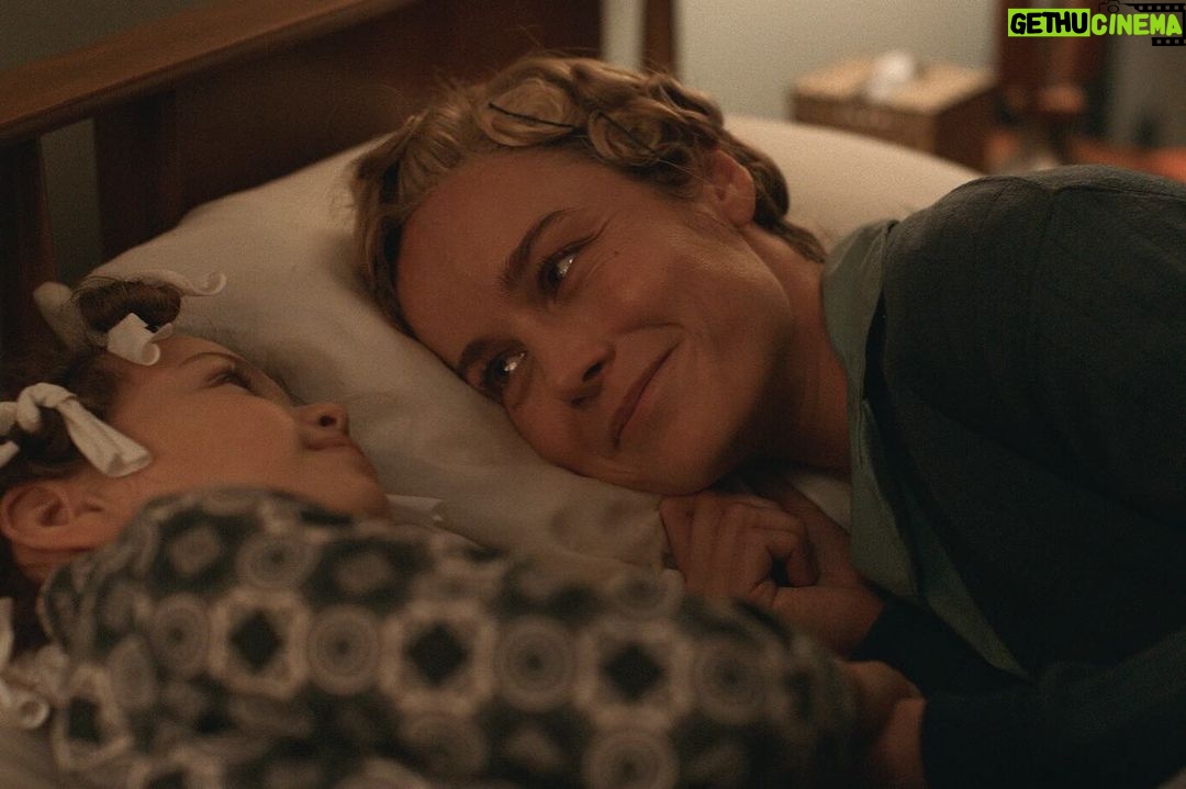 Brie Larson Instagram - She’s early! The finale of Lessons in Chemistry is now streaming on @appletv, just in time for your holiday weekend 🤍 This show, this story, this character… have all meant so much to me. Thank you, @bonnie_garmus_author and thank you, Elizabeth Zott