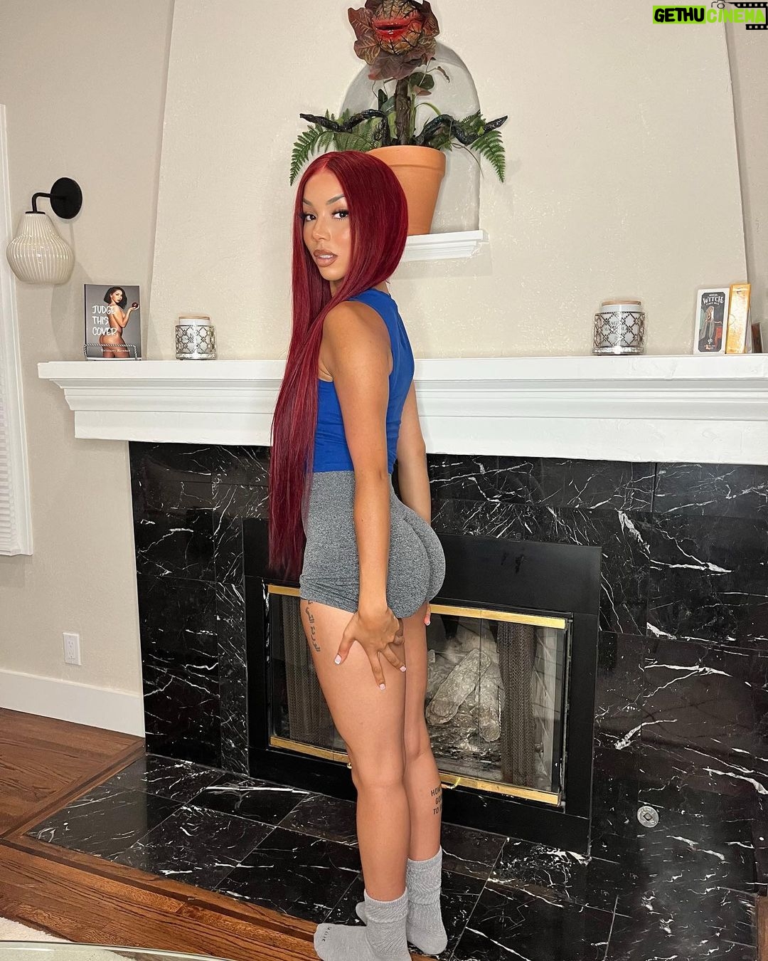 Brittany Renner Instagram - Skinny but my name holds WEIGHT 🌊 Hair: @sha_villz @__haironthevillz__ Los Angeles, California