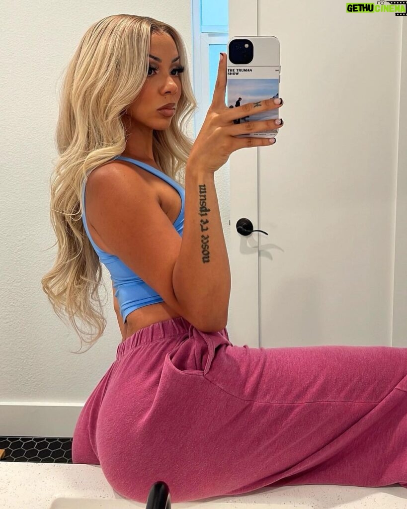 Brittany Renner Instagram - I’m extra spicy when I’m blonde 👱🏽‍♀️🌶️😈 Hair: @hairqueen_la @theonlybigmia Los Angeles, California