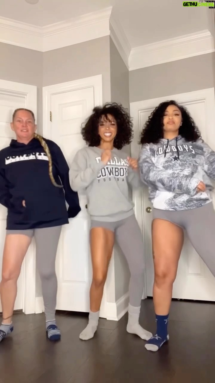 Brittany Renner Instagram - When the whole family is wild πππ Yβall know itβs always #CowboysNation over here, babyyyyy π All of us are rocking my @rebelbybrittanyrenner leggings that come in 4 different colors and go up to a XXL! Iβm wearing a small, my sister @lexiejoh is a medium, and my mom @luvinmylife72 is in a XL.