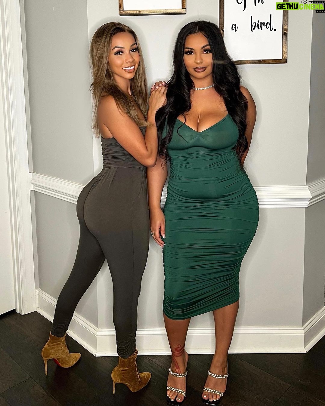 Brittany Renner Instagram - Happy 24th birthday to my stunning, Libra GODDESS seester @lexiejoh πβοΈπ Iβm so thankful we signed up to be sisters in this lifetime. You always give the best advice and have had my back every step of the way along this journey. I will do anything for you and you know itβs WHATEVER behind you!!! Enjoy your special day, gorgeous β¨ I love you sissy!