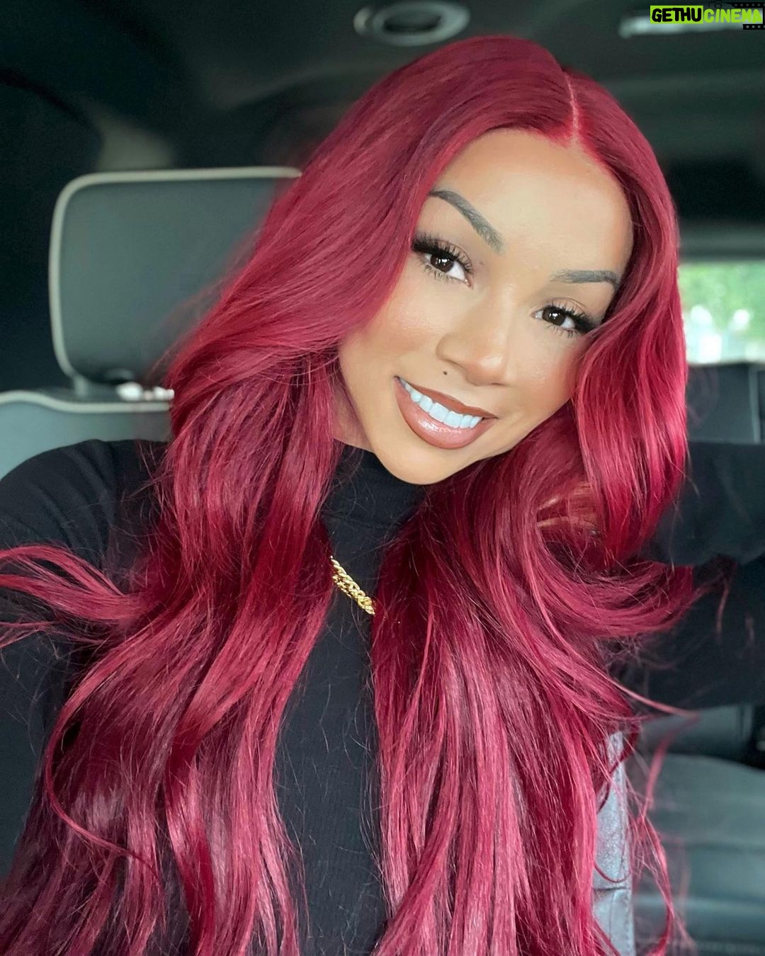 Brittany Renner Instagram - Hopeful romantic. A hero most days, a villain when necessary. Orcaholic. I don’t like being told what to do. I bark and bite. Oh, and I’m a GAME CHANGER ❤️🔥 Hair: @sha_villz @__haironthevillz__ Los Angeles, California