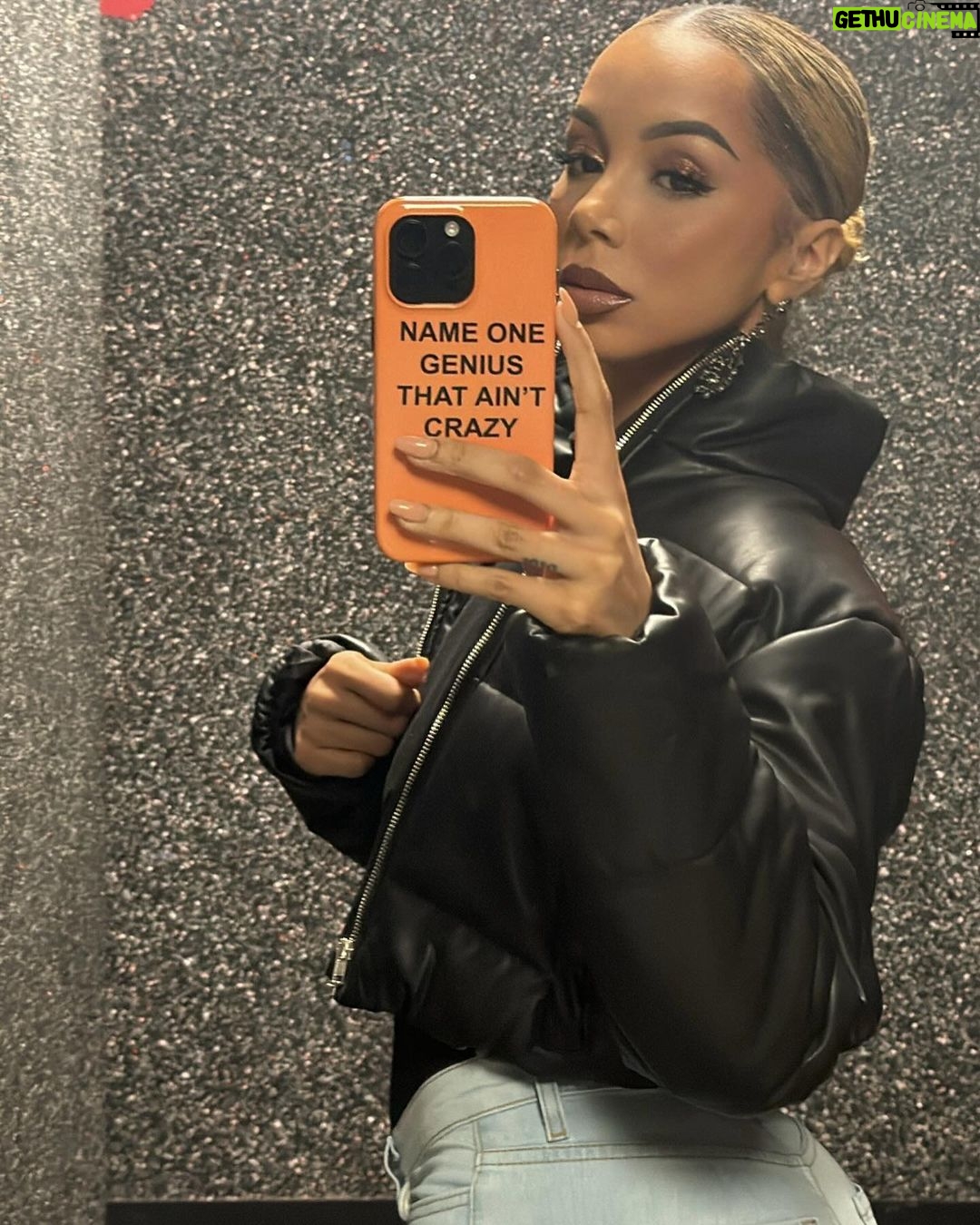 Brittany Renner Instagram - Out exploring and romanticizing every present moment more. My theme for 2024: “WHY NOT!?” Everyone and their endless excuses truly exhausts me! Too many whys, not enough why nots. It doesn’t need to “make sense” in your head if it makes sense in your heart ❤️🔥 Everything put on your heart is for a reason❗️ 📍 @deluxefundining Purse: @gbwhom Earrings: @lacebytanaya Deluxe Fun Dining