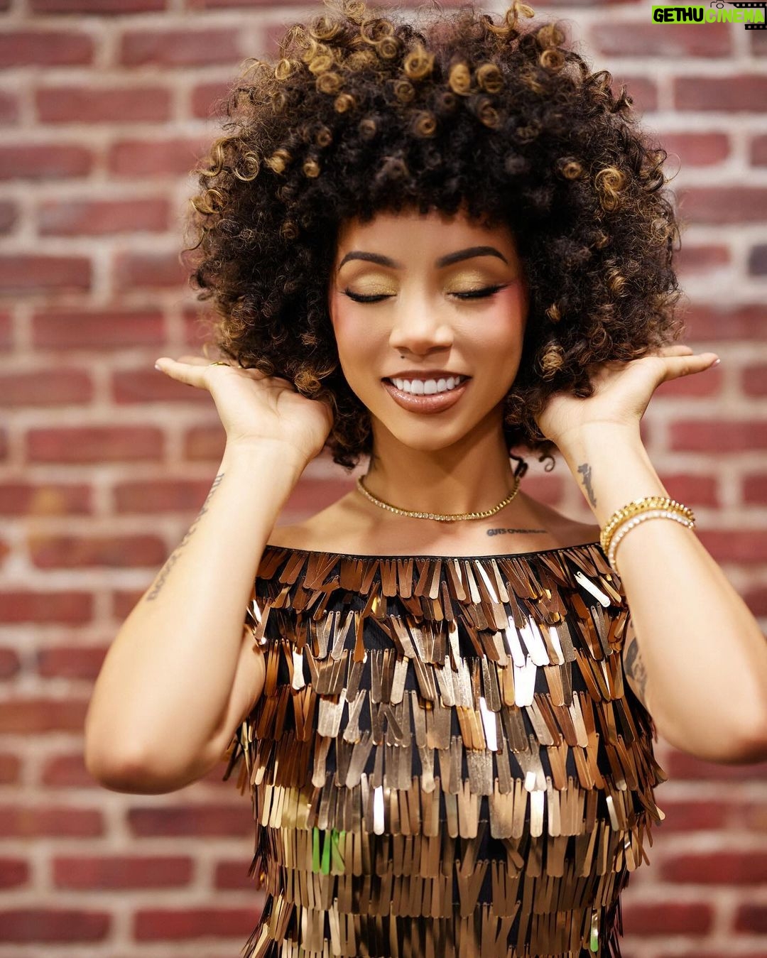 Brittany Renner Instagram - LETTUCE SEA who can *really* use their words and who canβt TONIGHT on the @basketballwives Reunion @ 9/8c on @vh1 ππππΏποΈπͺ #BasketballWives #BBWReunion Photographer: @itswam MUA: @louiesdollhouse Hair: A GIFT FROM GOD Stylist: @stylesbyhoward Dress: @tadashishoji Shoes: @louboutinworld Jewelry: @lacebytanaya