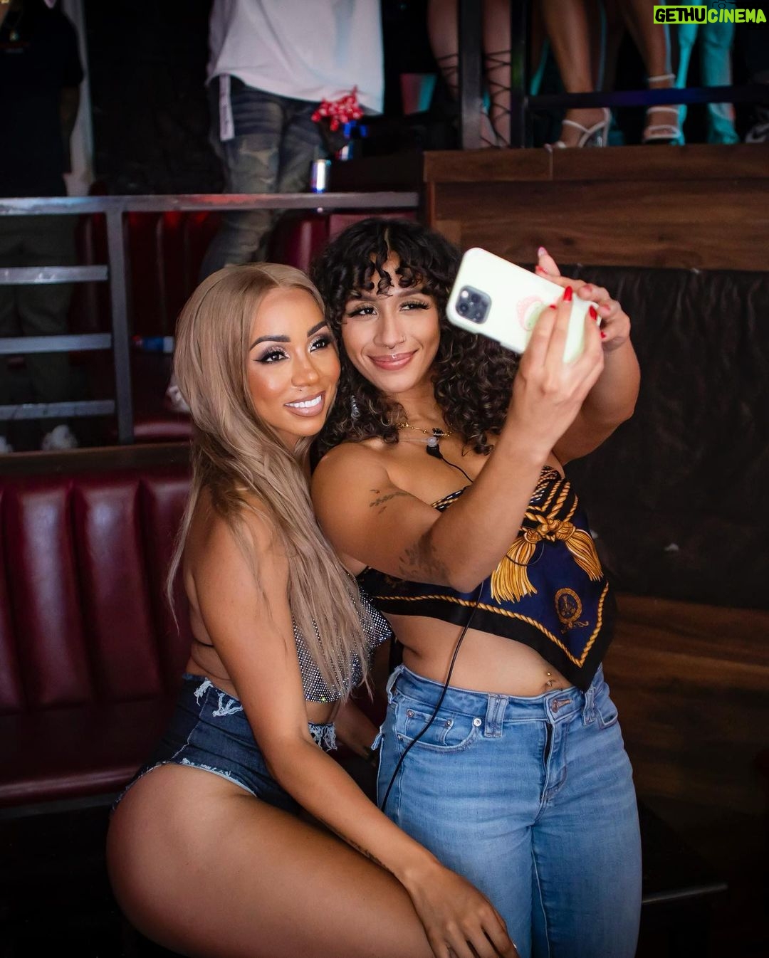 Brittany Renner Instagram - A$$ out and all smiles in Arizona 😁 Thank y’all for having me, Scottsdale!!! The People’s Darling 🌹 Photographer: @calvertproductions MUA: @makemeupmaria Hair: @gthahairstylist_llc Top: @edensky.co Scottsdale, Arizona
