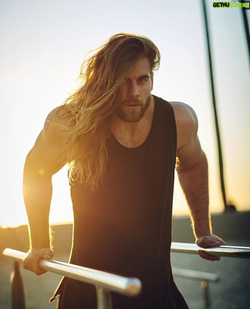 Brock O'Hurn Instagram - I've never had a fear of hard work.. I'll continue to do so until all my dreams come true. Goodnight 🌎