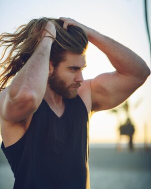 Brock O'Hurn Instagram - Finally back in LA where I'm enjoying not having to wear a jacket (minus when I was shirtless in the snow on Christmas ¯\_🎅🏽_/¯ ) lol

Time to go somewhere to defrost for New Years 😎🌴🏊🏼