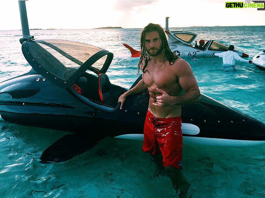 Brock O'Hurn Instagram - I am taking life as it comes while also chasing my dreams. It hasn't been an easy ride.. But every moment has been worth it! Got to experience these bad boys in the Bahamas and had the time of my life! Sea Breachers π¬ I love my life. I am so thankful and grateful for every experience I have while living it!! Stay Blessed Everyone! ππ»ππΌπ΄ #ChaseYourDreams #YouMatter