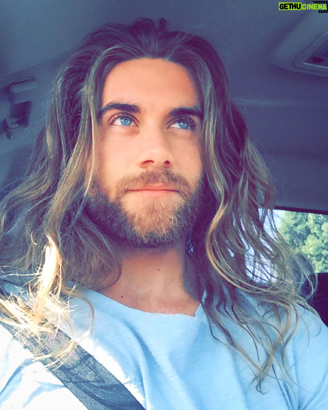 Brock O'Hurn Instagram - Stopping by just to say hi ✋🏼 and to wish that you're having an amazing day! That's all 😊