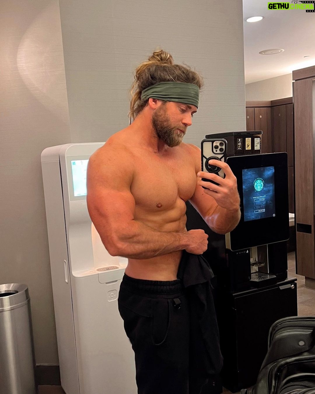 Brock O'Hurn Instagram - One word. Discipline. π‘οΈ Iβm 7 weeks in to a 12 week cut to get me where I want to be and then the real work begins. Iβve got some very exciting news to share soon! ππ½ππ½ Hope youβre all having a great day π€π½