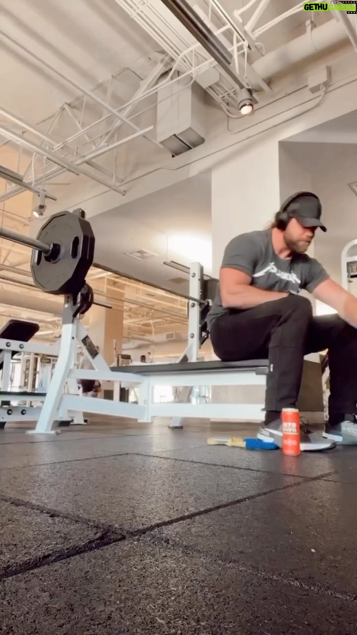 Brock O'Hurn Instagram - There’s one thing I don’t have in me and that’s quit. When I was 15 I taped a quote across my ceiling that said “A Quitter Never Wins And A Winner Never Quits” Even on my hardest days.. you’ll find me working and fighting for my dream. 🙏🏽 When the pain starts, that’s when the real work begins!! 👊🏽
