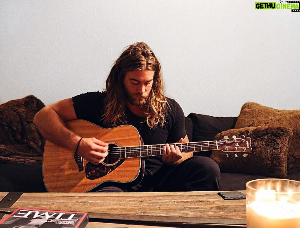 Brock O'Hurn Instagram - Sunday Night vibes at my place tonight 🎶 Hope you've had an incredible day!