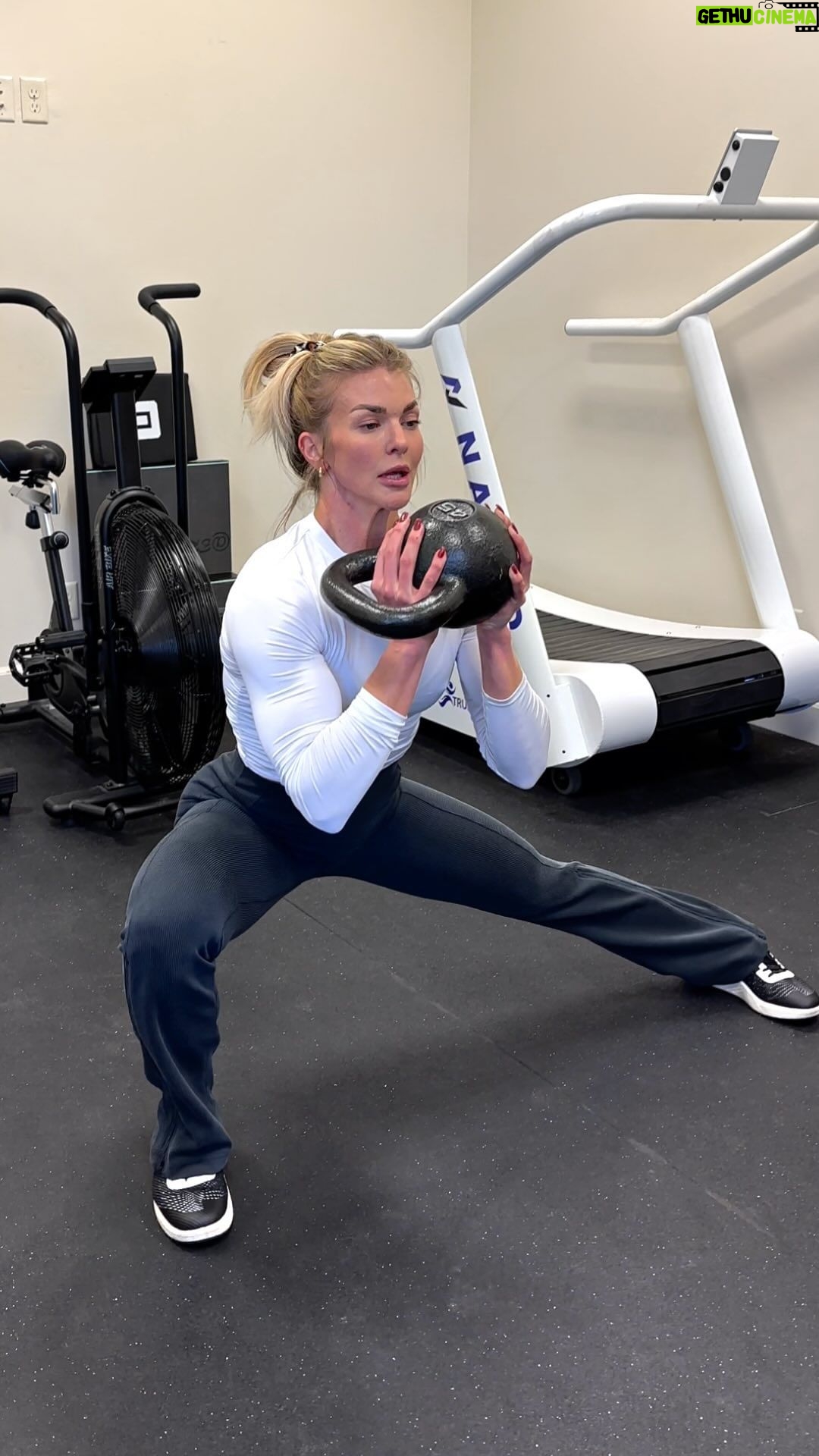 Brooke Ence Instagram - 👨⚕️ wanted me to scale back a little, so today I’m just doing a tri-set from today’s workout from the Naked Training Dumbbell Dumbbell Program. One week left to join my Naked New Year Challenge. Get workouts and nutrition straight to your phone daily for 8 weeks! Link in bio to join me!! 1a. DB RDL (4010 Tempo) - 10/8/6 1b. DB Pistol Squat - 10/8/6 each 1c. Goblet Side Lunge (4010 Tempo) - 10/8/6 each Rest 90 seconds St. George, Utah