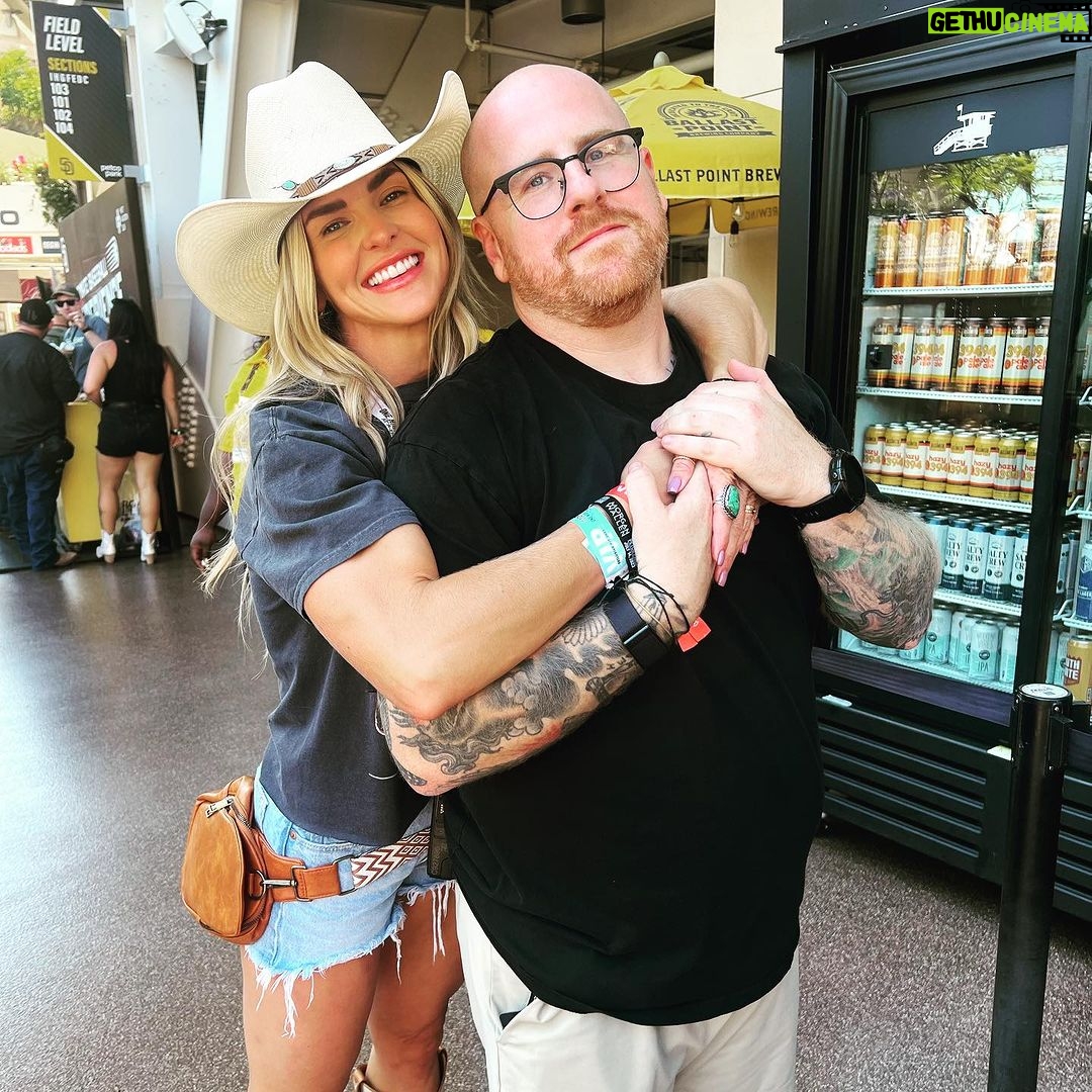 Brooke Ence Instagram - @morganwallen for my nieces 17th 🥳 and we had T H E. B E S T. T I M E.