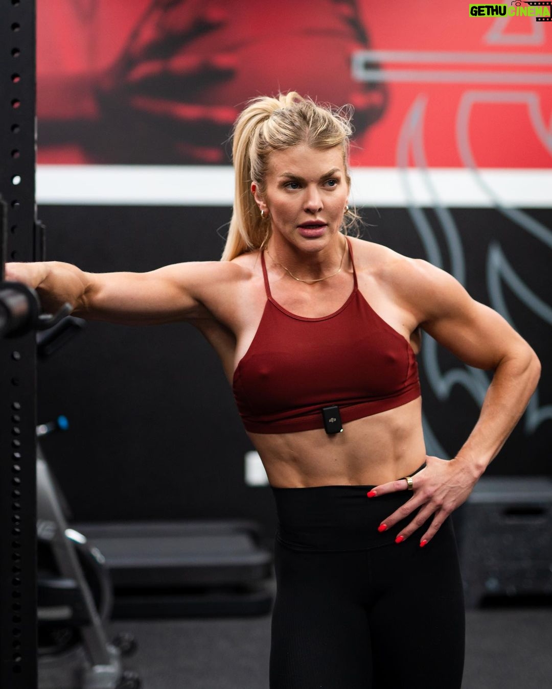 Brooke Ence Instagram - Some behind of the scenes of the @nakedprogram Nets On Fire