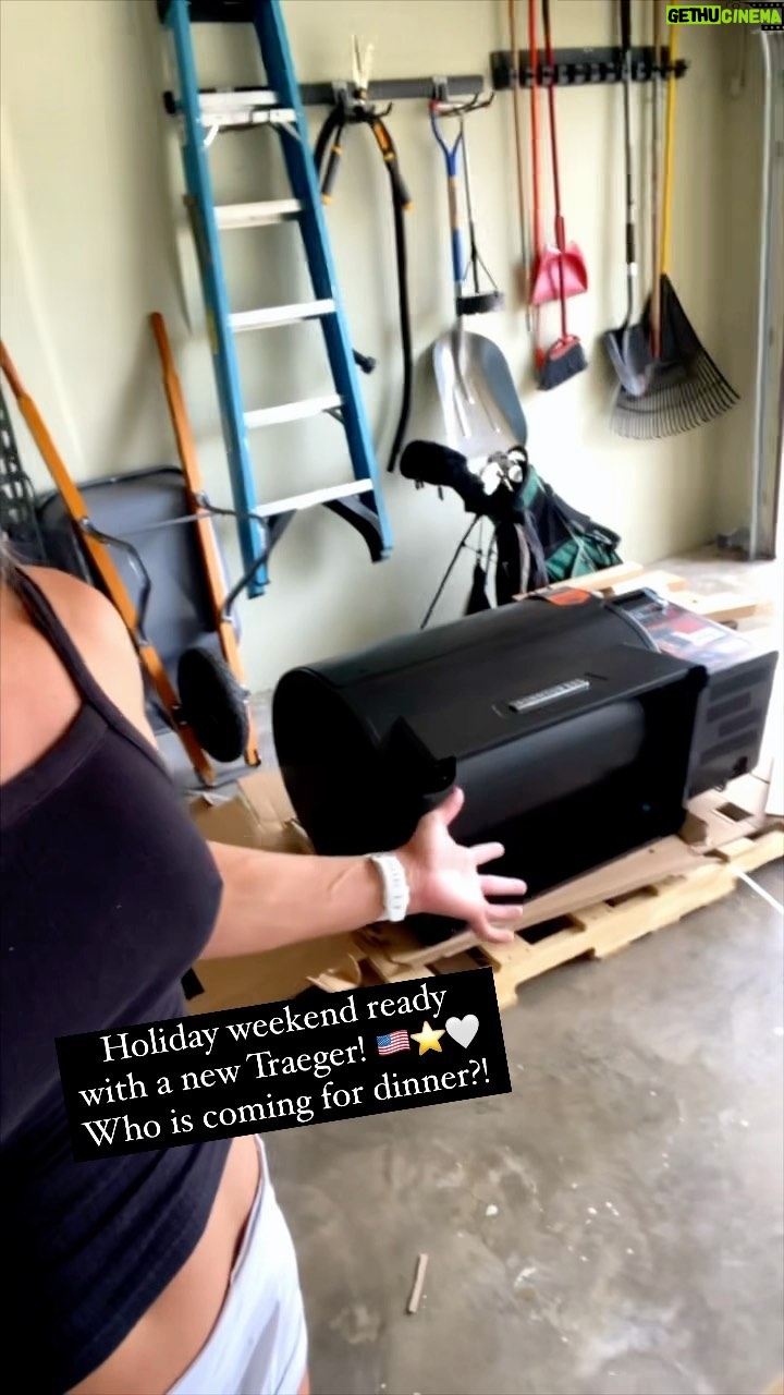 Brooke Ence Instagram - 🇺🇸Happy Sunday!🇺🇸 Who doesn’t love to grill?! We are holiday weekend ready with a new @traegergrills and some 🥩 from @regenerativepastures ! I’m ready to soak up time with my family, some sun and some good bbq! What are you all doing to celebrate? . . . . #itmakesence #Traeger #Traegergrills #regenerativepastures #4thofjuly #bbq #traegerhood #dontburnthehousedown