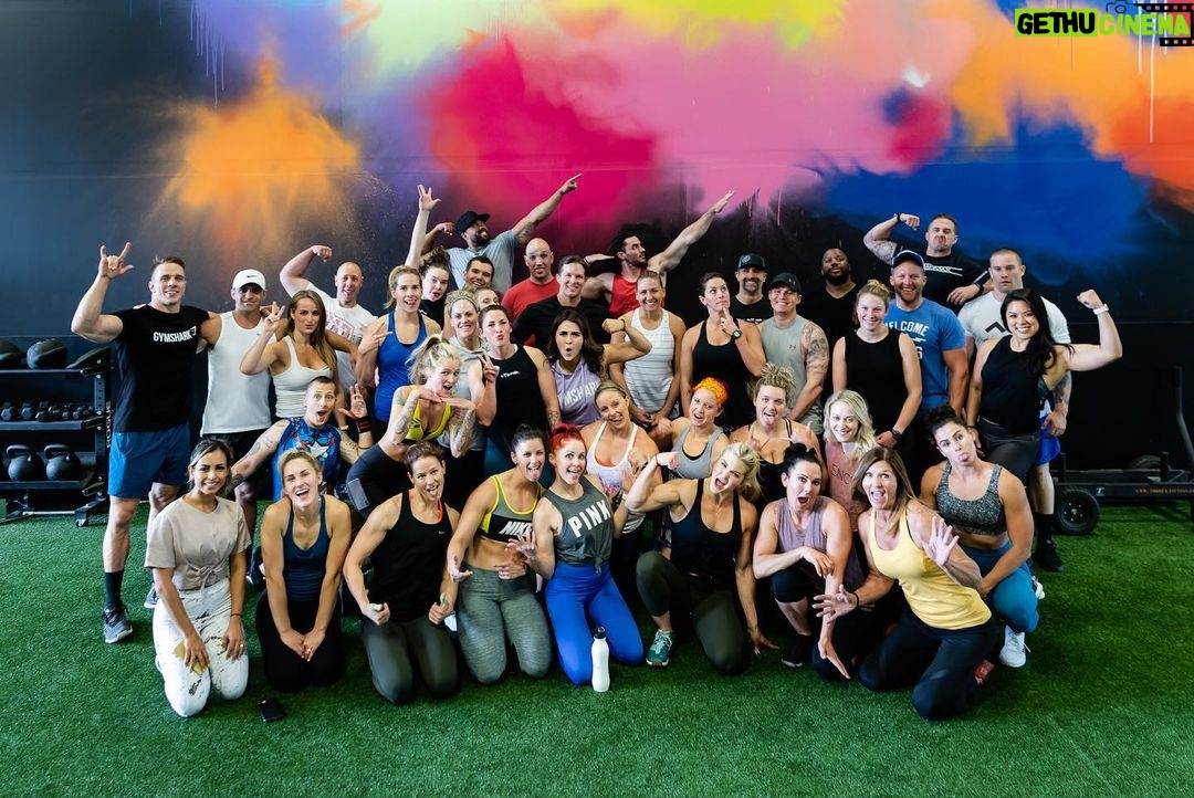 Brooke Ence Instagram - ‼️ FINAL CHANCE ‼️ Sign ups for our Naked New Year are officially closing at midnight tonight (MST)! Today is the last day you can sign up to be eligible to win one of the 3 spots we are giving away to our retreat this summer! Click the link in my bio to get started on the Naked Challenge today! #itmakesence #nakedtrainingprogram