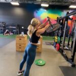 Brooke Ence Instagram - Today’s @nakedprogram core work calls for two movements that will have you working anti-rotation. The goal here is to maintain good posture and resist twisting or leaning toward the side the weight is pulling you. 1a. Suit Case Carry 3x25 yards each side 1b. Landmine Bar Rotations 3x10 each side Time to get those abs? Join me in my 8-week transformation challenge and win a spot at my next fitness retreat in my hometown! 👉Link in bio. #lookgoodnaked