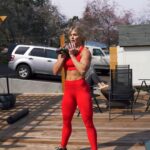Brooke Ence Instagram - 5-Exercise Kettlebell Flow👏🏼 5 Single Arm Press (hold for 5 seconds) 5 Turkish Get-Ups 10 Crossack Squats 10 Goblet Squats 10 Plank Pull Throughs Repeat 3 times💪🏼 GOOD LUCK😎 @nakedprogram #itmakesence #lookgoodnaked #trainnaked