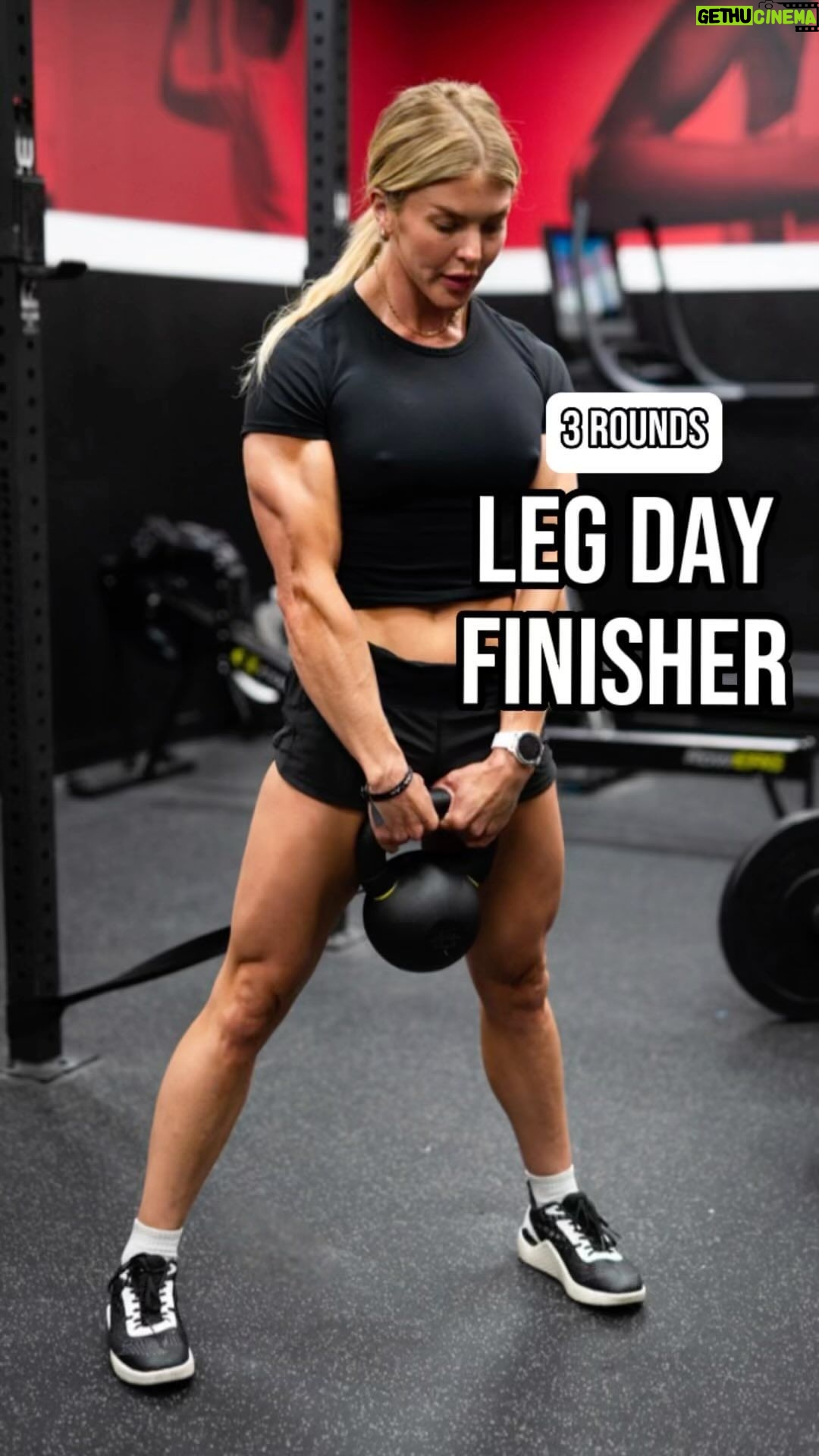 Brooke Ence Instagram - Leg day lovers, this oneโs for you! ๐ฅ Get a taste of the NEW Peaches 2.0 program with this killer finisher: ๐ Elevated Barbell Sumo Glute Bridge - 3x12 ๐ Kettlebell Band Pull Through - 3x12 ๐ Straight Leg Fire Hydrant - 3x12 ๐ Band Resisted Kettlebell Swings - 3x20 Bring the heat and end your leg day with this burner! And this is one finisher, thereโs a lot more where that came from in the NEW 8-week Peaches 2.0 program. Today, you can join the program for $1! Build your glutes, join an AMAZING community of women, and work towards gaining that confidence in and out of the gym. Tap the link in my bio and letโs get to work! #gluteworkout #finisherworkout #crossfitwomen ๐ธ: @alexluscombe_photography