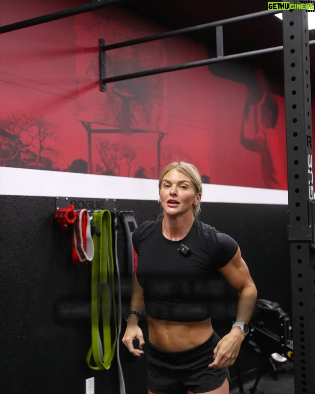 Brooke Ence Instagram - Want to level up your kipping game for those muscle-ups, pull-ups, or toes to bar? Swipe right to get the full breakdown! Here’s the lowdown: 👉 Keep those shoulders away from the ears—external rotation is key! 👉 It’s all about the lats! Don’t even think about swinging from your feet. 👉 Core engagement is crucial. Imagine pulling your belly button back to your spine. Think half moon. Mastering this will save your hips and back from tiring out too soon. Want more? Join the @nakedprogram! Our coaches and community are here to help you crush your goals. Click the link in bio to get started for just $1!