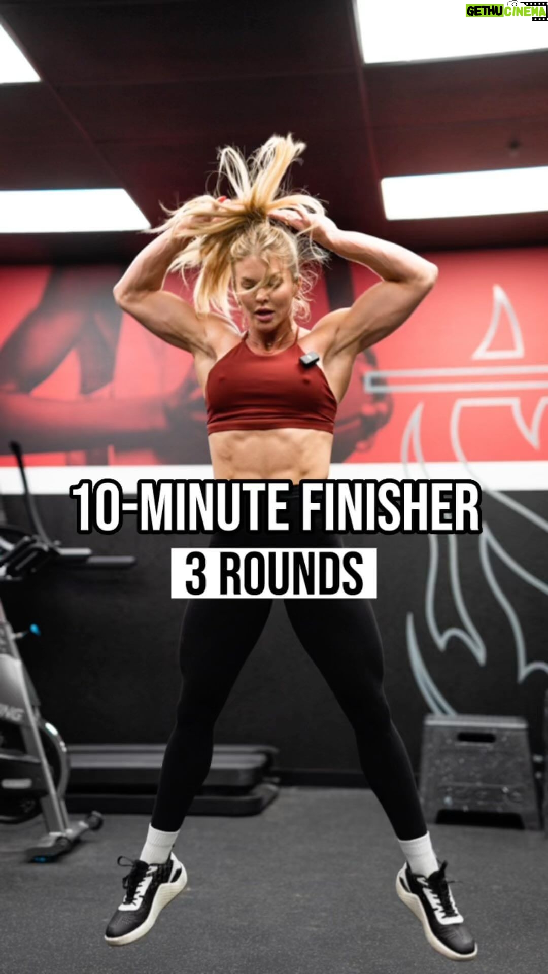 Brooke Ence Instagram - Try this quick leg day finisher and fair warning…it is spicy 🌶️ 3 Rounds 30 KB Swings 20 Goblet Squats 10 Burpees My 8-Week Summer Show Down is closing this weekend! Come train with me inside @nakedprogram and let’s get ready for summer together. I’ve got a trip for 2 to Zion National Park, Hexclad pans and knives, Higherdose sauna blankets, and THREE garage gym packages all up for grabs 🙌 Link in bio to join
