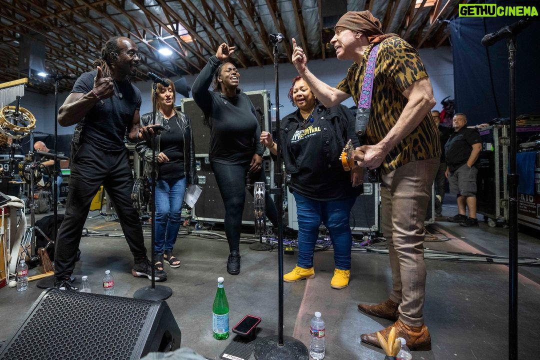 Bruce Springsteen - 32.6K Likes - Countdown till showtime in Phoenix!
📸: @redemartin