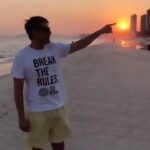 Bruno De Luca Instagram - " Carioca exagera tudo, pra baixo e pra cima. Se elogiar a praia, ele exalta dizendo que é “a melhor praia do mundo”. Se falar que é perigoso, ele não nega. Diz que é “perigoso pra caralho”. Trata sua cidade como filho. Só ele pode falar mal. Cariocas não marcam encontro. Simplesmente se encontram. " (frases que roubei do @oricaperrone Porque carioca dá o crédito!)