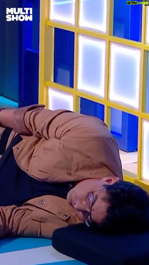 Bruno De Luca Instagram - Tô passando mal com o @brunodeluca dando uma de Alface dormindo embaixo do Big Fone 🗣️😂 Amo esse dupla! #BBBAEliminação #BBB23 #RedeBBB