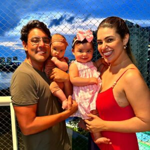 Bruno De Luca Instagram - Hoje foi dia da Aurora conhecer a Malu! No dia do mesversário de 4 meses, não tinha comemoração melhor. Muito feliz em ver minha amiga @amorimvivian sendo essa mãezona e também foi ótimo pegar algumas dicas, né amor @fany.vidal ? @leohirschmann também colaborou muito com seu depoimento! Kkkkkk vida longa a amizade #maurora