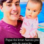 Bruno De Luca Instagram - Aurora gosta muito de água! Tô amando fazer tudo com essa princesa.