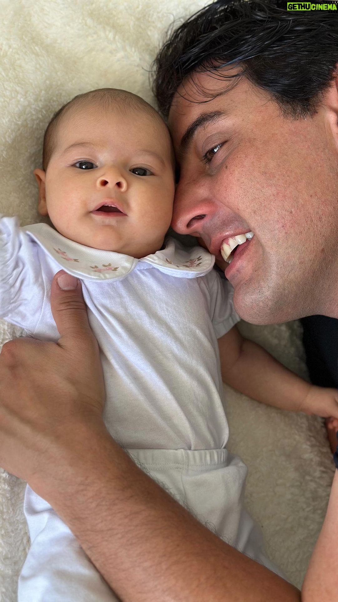 Bruno De Luca - 32.1K Likes - Primeiro passeio do amor das nossas vidas. Como vocês podem ver, os pais se divertiram muito mais que a Aurora. 🥹🙏😄 #aurora #auroradeluca #passeio #primeiravez #recemnascido