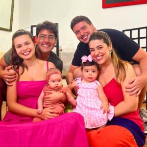 Bruno De Luca Instagram - Hoje foi dia da Aurora conhecer a Malu! No dia do mesversário de 4 meses, não tinha comemoração melhor. Muito feliz em ver minha amiga @amorimvivian sendo essa mãezona e também foi ótimo pegar algumas dicas, né amor @fany.vidal ? @leohirschmann também colaborou muito com seu depoimento! Kkkkkk vida longa a amizade #maurora