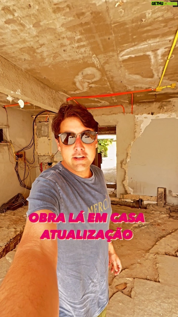 Bruno De Luca Instagram - Atualização da minha obra. Só tenho a dizer: Socorro, Deus. #obra #obrasemfim #obracomfinalfeliz