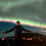 Bruno De Luca Instagram - Minha caçada a Aurora Boreal na Islândia tá chegando ao fim, e eu tô muito feliz, muito grato a Deus por ter me dado esse presente da natureza, logo depois do nascimento da pessoa mais importante da minha vida: AURORA DE LUCA. Uma viagem em parceria com a Columbia, fechada em outubro do ano passado, que ia fazer com a Sthéfany. Com a gravidez, tivemos que mudar os planos, e cumprir o nosso trabalho, nossa palavra. E a vida foi tão boa, que o nascimento, que tava previsto para acontecer entre os dias 19 e 21, acabou acontecendo dia 6, dois dias antes da data programada pra viagem. Assim, pude embarcar mais tranquilo, com a ajuda da minha sogrinha maravilhosa e da minha mulher guerreira,mãezona leoa, grande incentivadora e motivadora, mesmo quando meu coração apertava de saudades. Que venham os próximos desafios!! Iceland