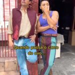 Bruno De Luca Instagram – Quando passa o carro do OVO na nossa rua e tá na promoção🤪😂🤣
#osparças #serie #globoplay