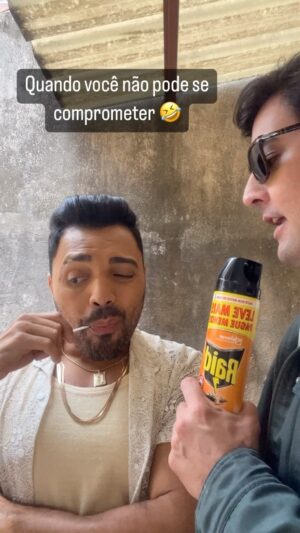 Bruno De Luca Instagram - Como ter encontros em família e não ter confusão sobre política kkkkkkkkkkkkkkkkkkkkkkkk 
#meme #politica #buiu #dublagem #comedy #humor #alegria