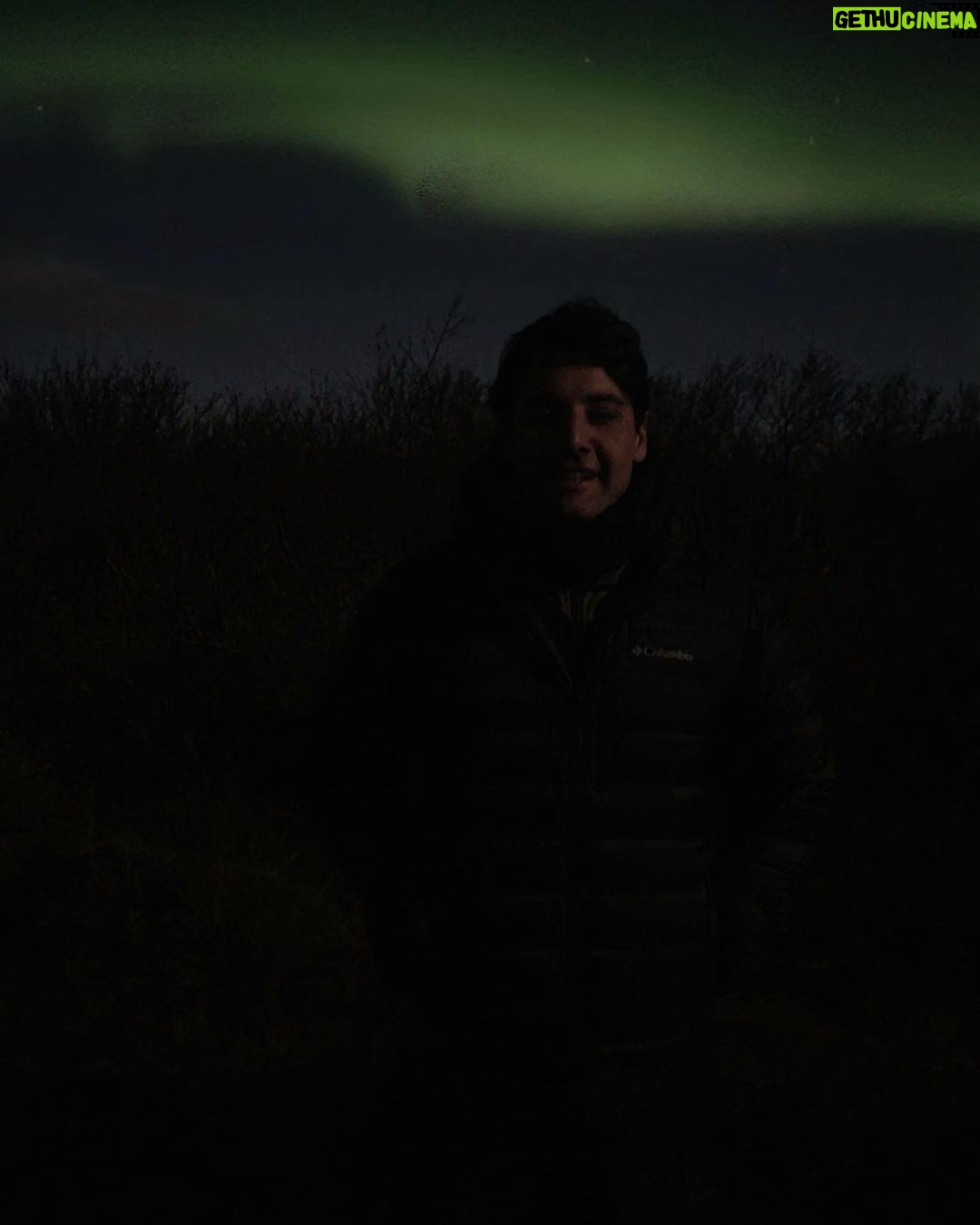 Bruno De Luca Instagram - Nosso primeiro contato com a AURORA BOREAL! Foi lindo, mas queremos mais. Acompanhem nossa caçada nos stories. @marcobrotto @columbiabrasil #columbiabrasil #NeverGoInsideAgain #testedtough #aprovadetudo #madeforoutside