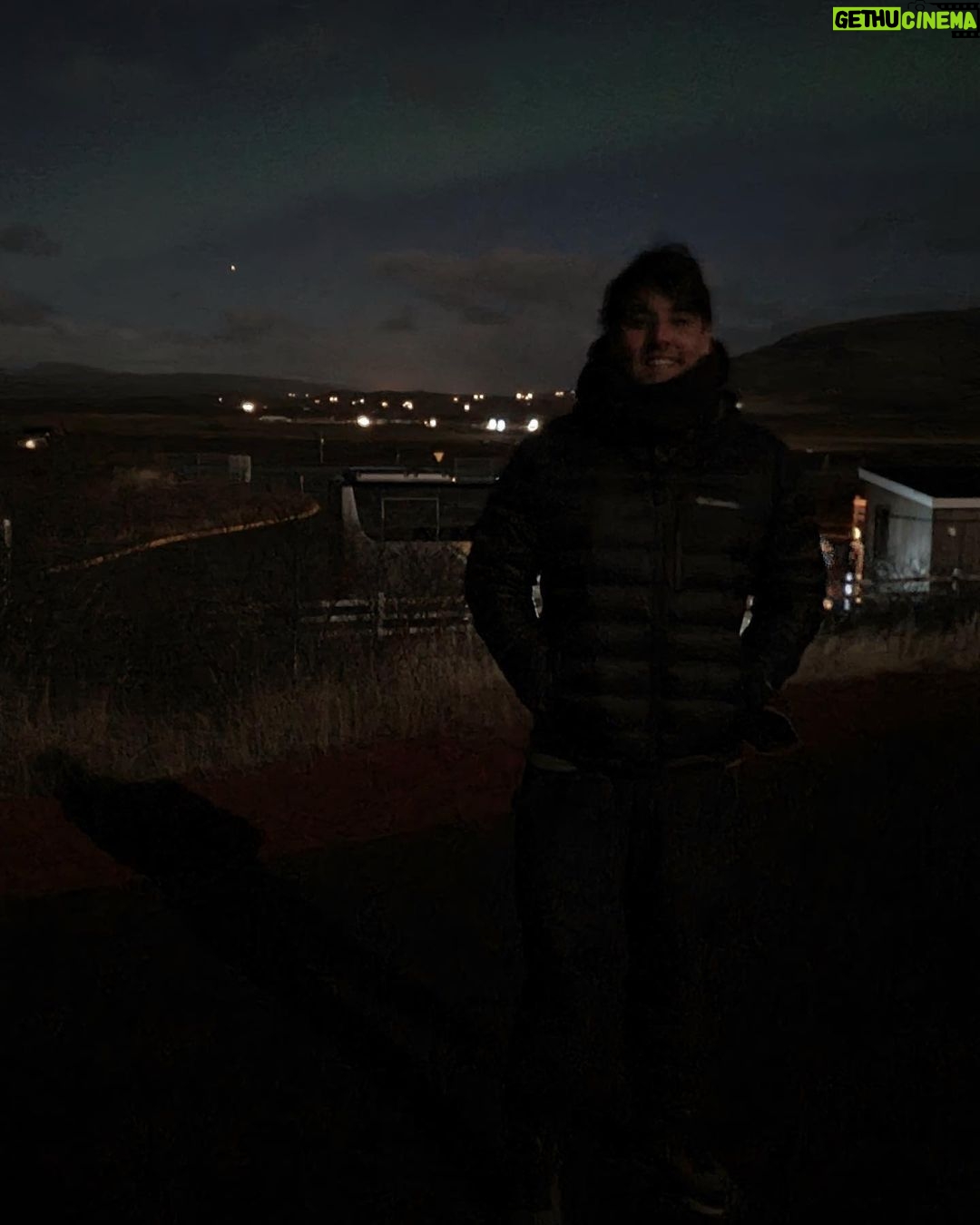 Bruno De Luca Instagram - Nosso primeiro contato com a AURORA BOREAL! Foi lindo, mas queremos mais. Acompanhem nossa caçada nos stories. @marcobrotto @columbiabrasil #columbiabrasil #NeverGoInsideAgain #testedtough #aprovadetudo #madeforoutside