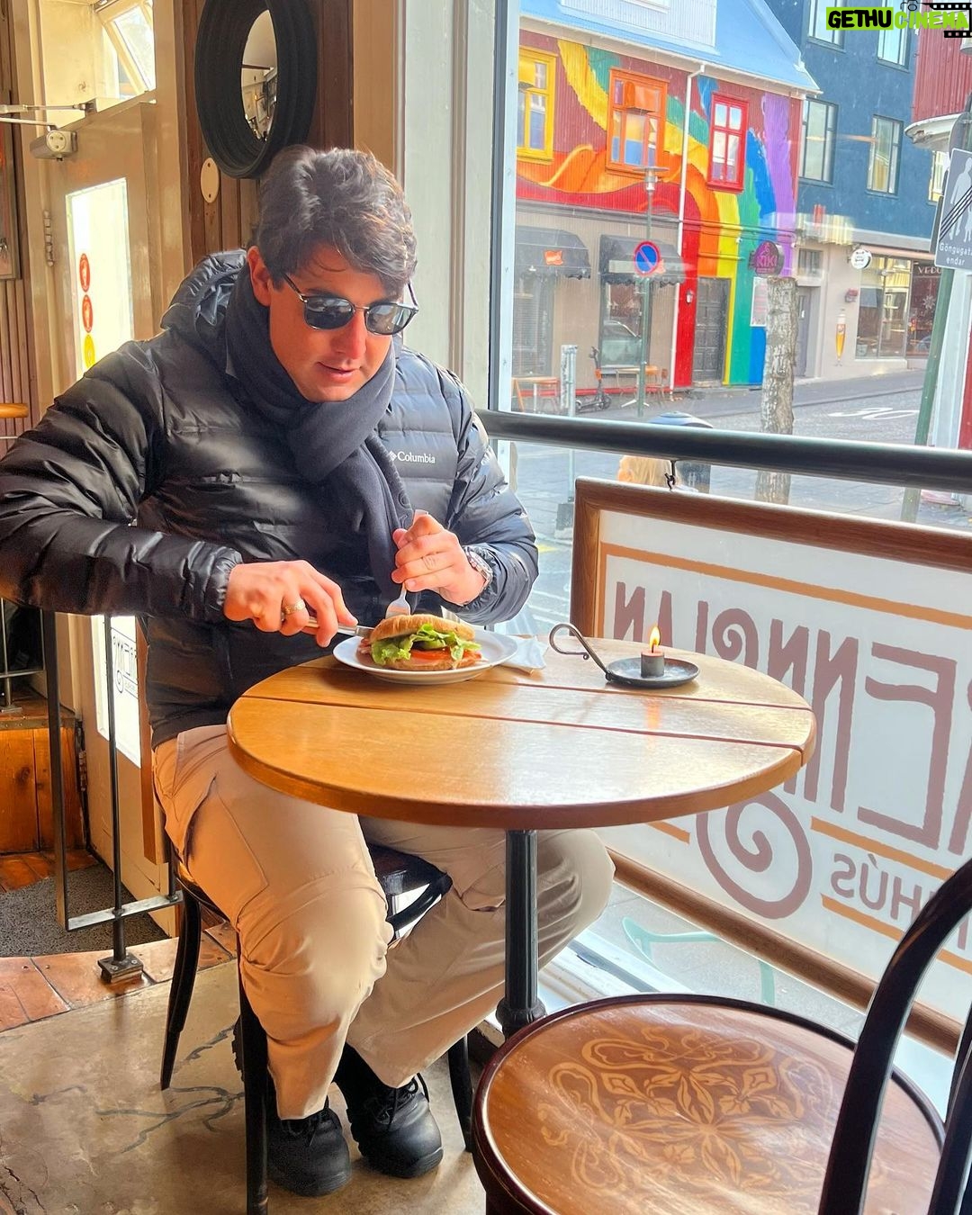 Bruno De Luca Instagram - Um pouquinho de Reykjavik, na Islândia. #ColumbiaBrasil #NeverGoInsideAgain #TestedTough #AProvaDeTudo #MadeForOutside Reijkavyk