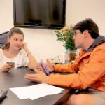 Bruno De Luca Instagram - Tentamos recriar esse ícone da internet, mas a gente mais riu do que qualquer outra coisa 🤣🤣 tentamos pelo menos kkkkkkk . . . . . . . . . . . . . . . #humorcasal #comedia #humor #fyp #foryou #casal